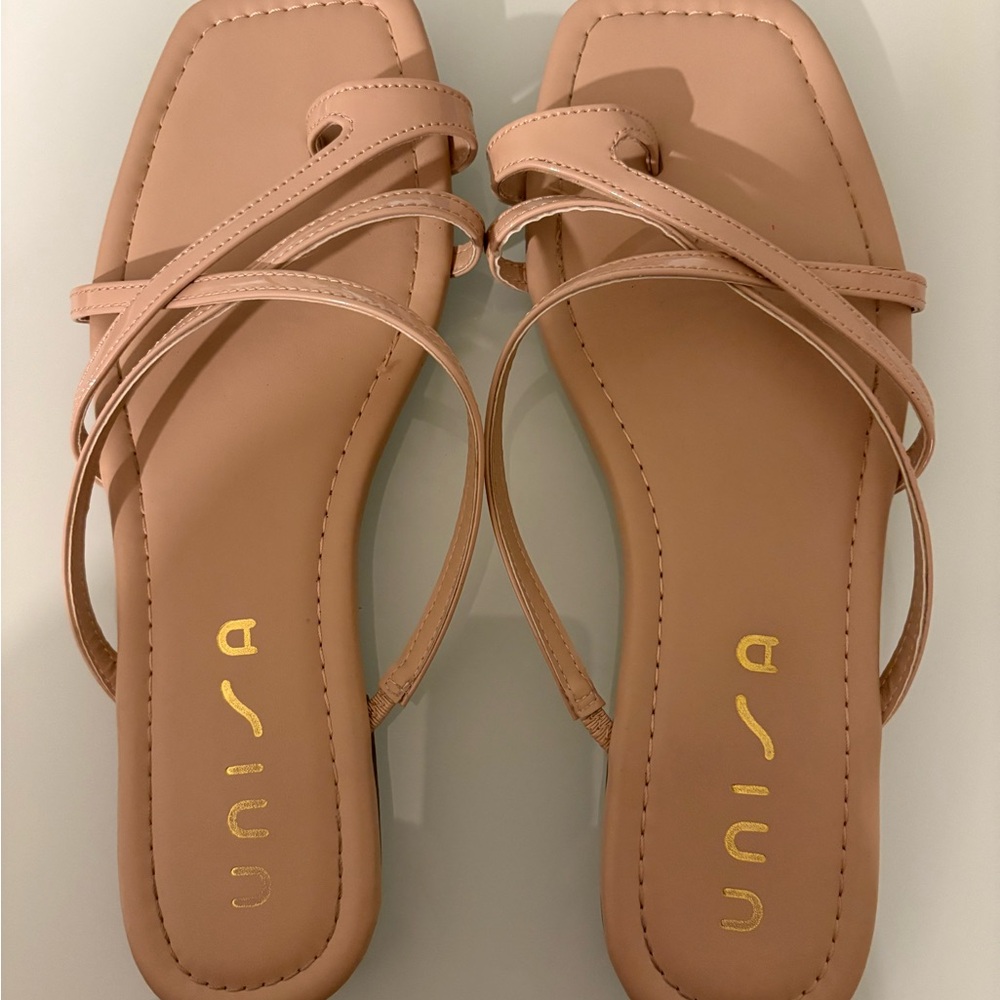 Unisa Women's Size 8.5 Nude Strappy Sandals in Excellent Preloved Condition!